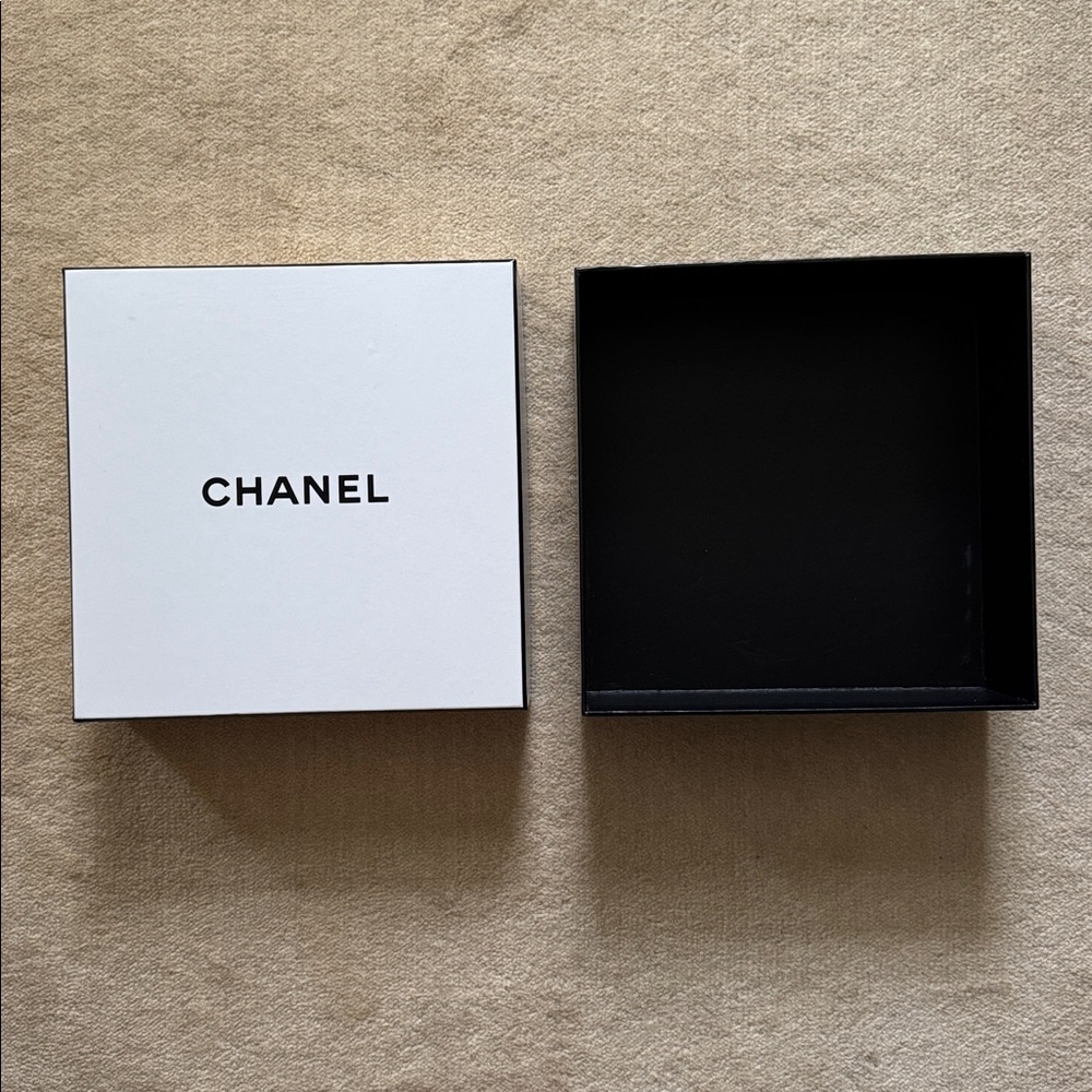 Chanel Box - Picture 2 of 2